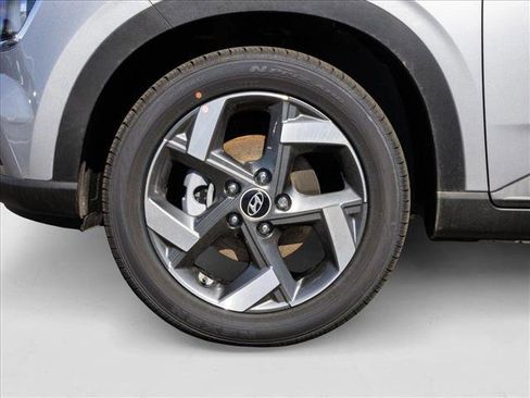 New 2025 Hyundai Venue SEL image 9