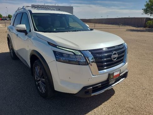Certified 2023 Nissan Pathfinder SL w/ SL Premium Package FWD image 4