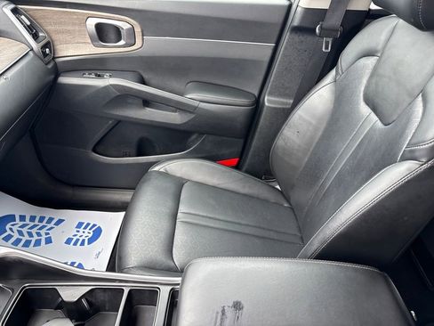 Used 2023 Kia Sorento S image 28