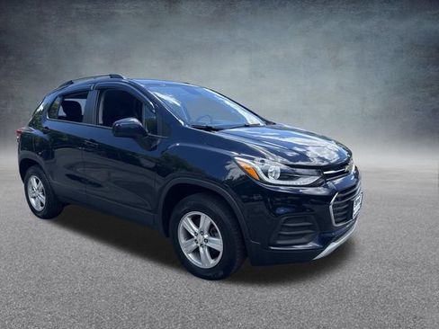 Used 2022 Chevrolet Trax LT w/ LT Convenience Package AWD/4WD image 4