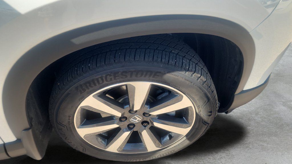 Used 2025 Honda Pilot Elite image 16