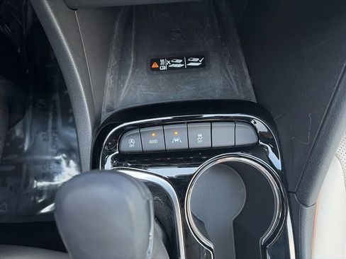 Used 2025 Buick Encore GX Avenir w/ Avenir Technology Package image 21