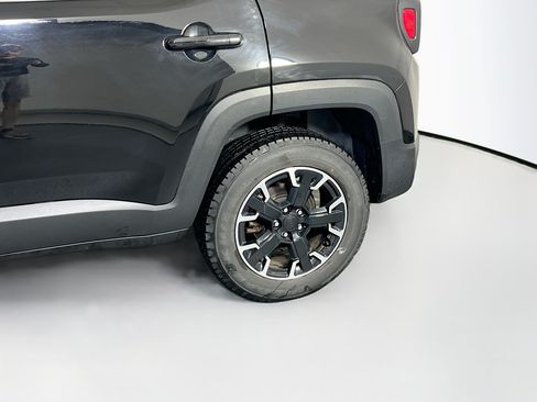 Used 2023 Jeep Renegade Latitude w/ Sun/Sound Group AWD/4WD image 30