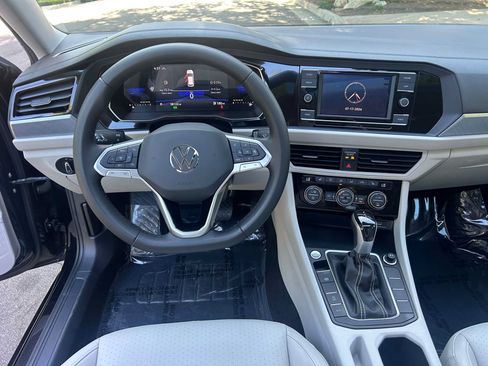 Used 2023 Volkswagen Jetta SE FWD image 21