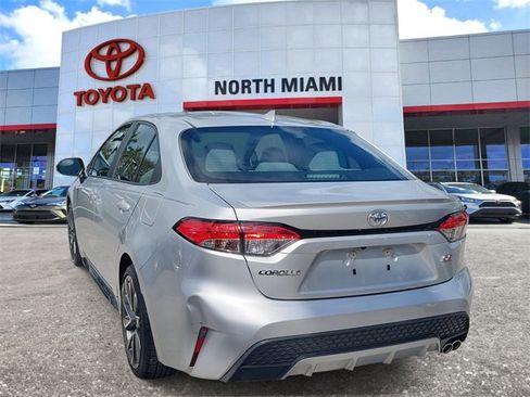 Used 2022 Toyota Corolla SE image 3
