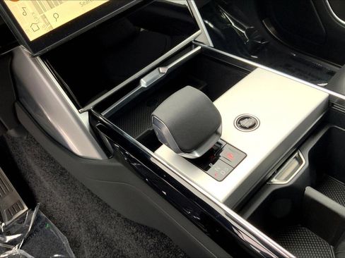 New 2025 Land Rover Range Rover SE image 8