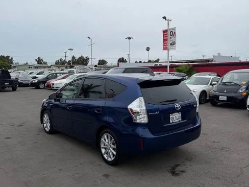 Used 2012 Toyota Prius V Five image 4