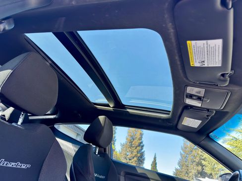 Used 2017 Hyundai Veloster Value Edition image 9