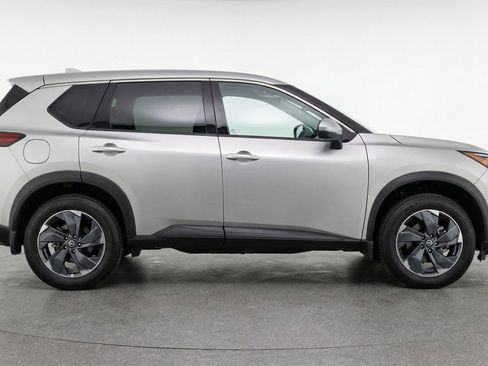 Used 2025 Nissan Rogue SV FWD image 11