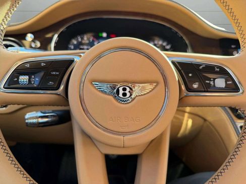 Used 2025 Bentley Flying Spur Plug-In Hybrid AWD/4WD image 32