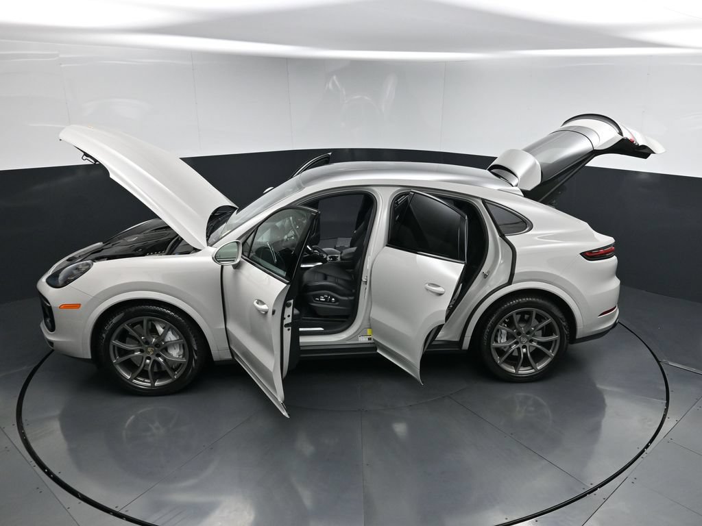 Used 2020 Porsche Cayenne Turbo AWD/4WD image 31
