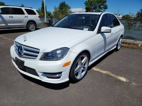 Used 2013 Mercedes-Benz C 300 4MATIC Sedan image 4