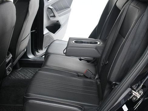 Used 2022 Volkswagen Tiguan SE R-Line image 36