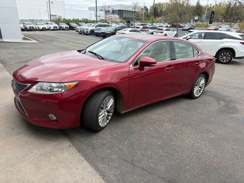 Used 2013 Lexus ES 350 w/ Luxury Pkg FWD image 2