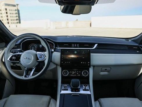 Used 2024 Jaguar F-PACE R-Dynamic S image 13