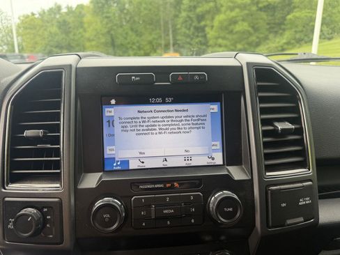 Used 2019 Ford F150 XLT w/ Equipment Group 302A Luxury AWD/4WD image 16
