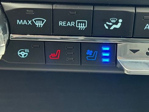 Used 2024 Ford F150 Lariat w/ FX4 Off-Road Package image 11