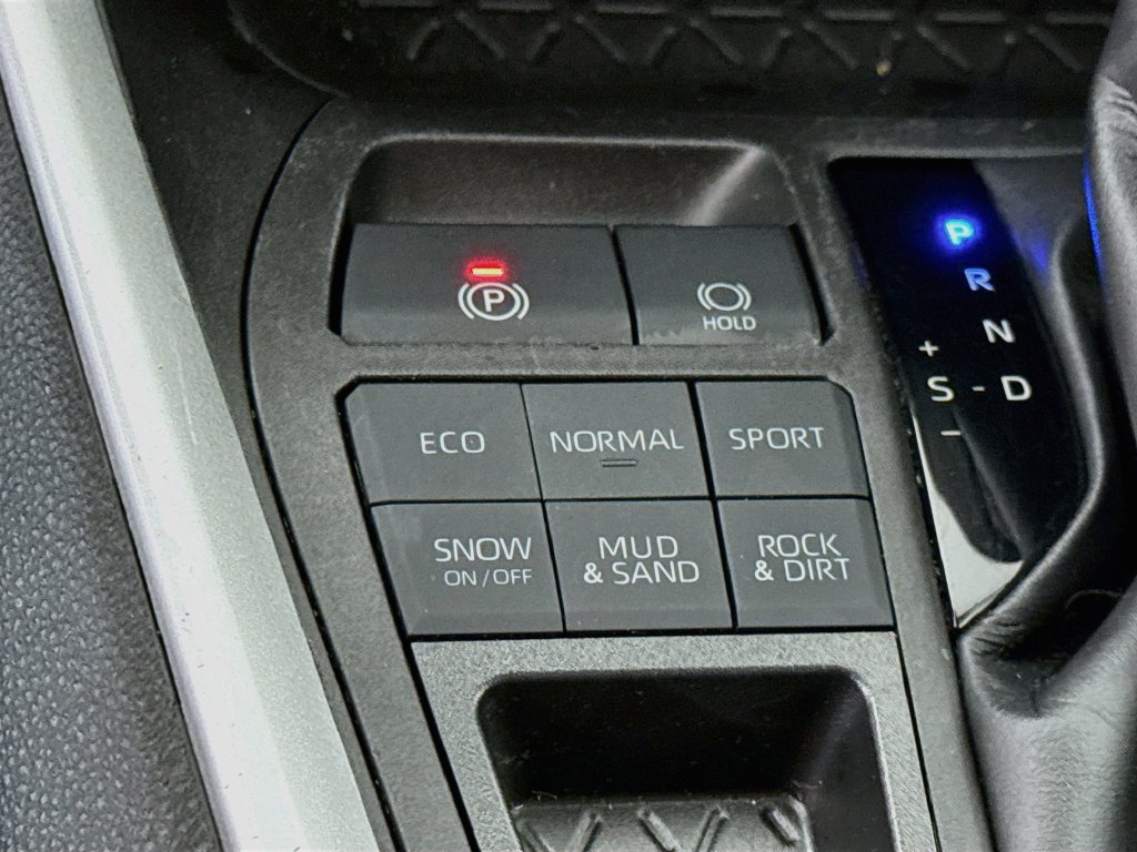 Certified 2022 Toyota RAV4 LE AWD/4WD image 11