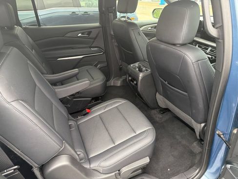 Used 2025 Chevrolet Traverse LT FWD image 9