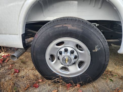 New 2025 Chevrolet Express 2500 w/ Driver Convenience Package image 7