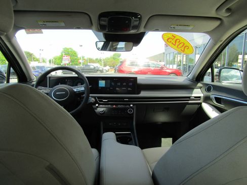 Used 2025 Hyundai Sonata SEL FWD image 23