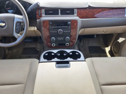 Used 2011 Chevrolet Suburban LS RWD image 18