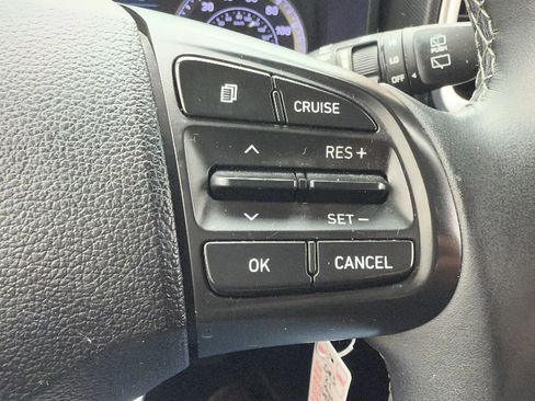 Used 2021 Hyundai Venue SEL image 11