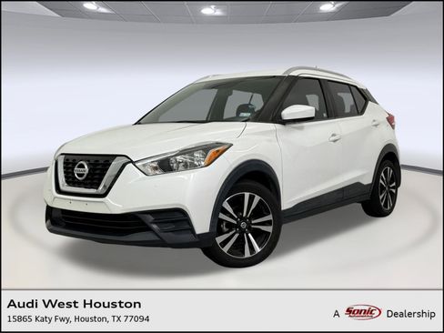 Used 2019 Nissan Kicks SV image 1