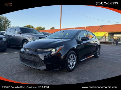 Used 2020 Toyota Corolla LE image 1