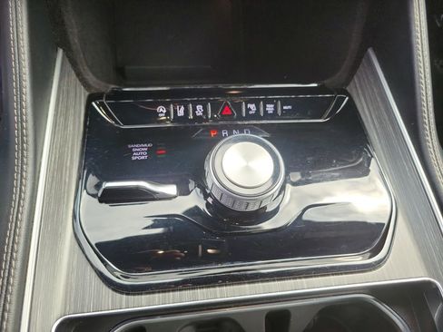 Used 2024 Jeep Wagoneer L Series II w/ Flexible Seating Group AWD/4WD image 29