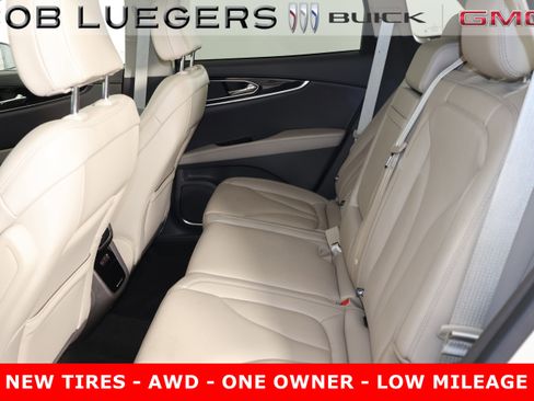 Used 2022 Lincoln Nautilus Reserve image 12