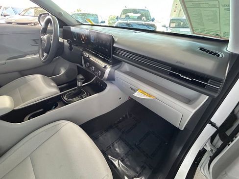 Used 2024 Hyundai Kona SE image 31