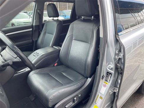 Used 2018 Toyota Highlander XLE image 19