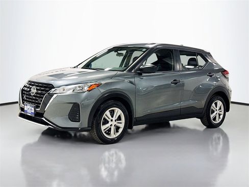 Used 2021 Nissan Kicks S image 3