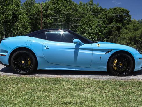 Used 2015 Ferrari California T RWD image 13