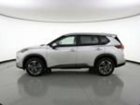 Used 2025 Nissan Rogue SV AWD/4WD image 3
