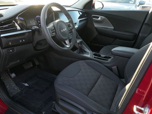 Used 2022 Kia Niro LX image 10