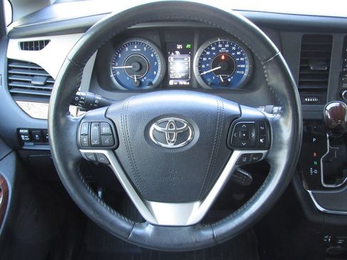 Certified 2018 Toyota Sienna Limited Premium image 28