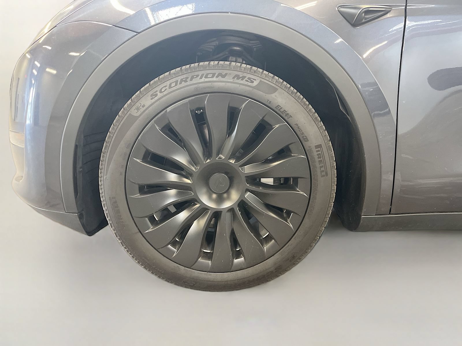 Used 2024 Tesla Model Y Long Range AWD/4WD image 31