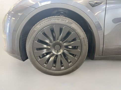 Used 2024 Tesla Model Y Long Range AWD/4WD image 31