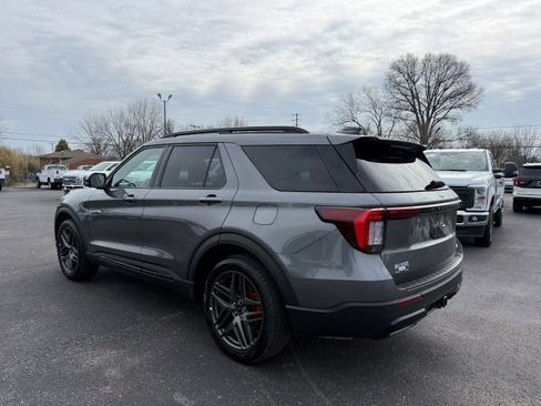 Used 2025 Ford Explorer ST-Line w/ ST-Line Street Pack AWD/4WD image 5