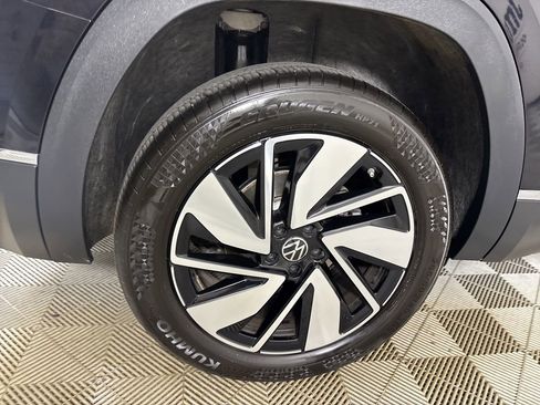 Used 2025 Volkswagen Atlas SEL image 33