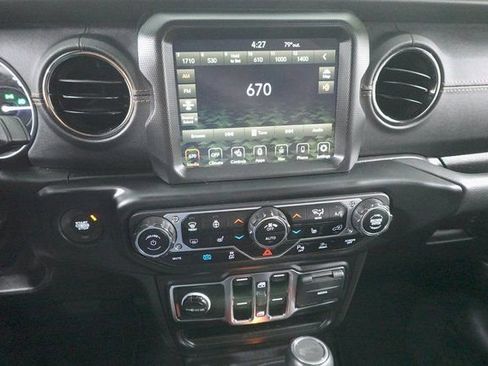 Used 2022 Jeep Wrangler Unlimited Sahara image 16