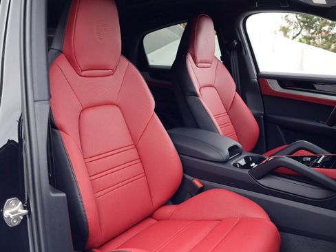 New 2026 Porsche Cayenne Coupe AWD/4WD image 24
