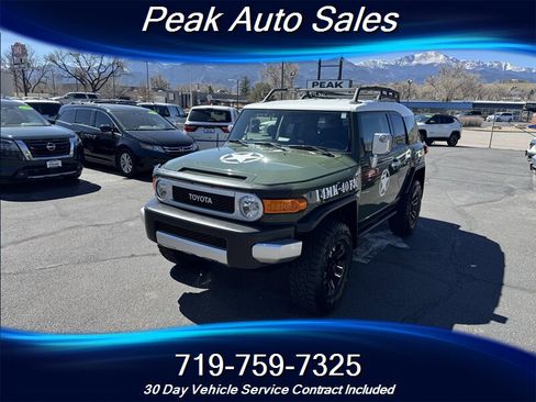 Used 2014 Toyota FJ Cruiser 4WD w/ Upgrade Package image 3