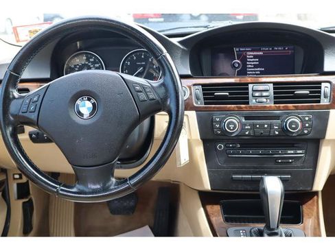 Used 2011 BMW 328i xDrive Sedan AWD/4WD image 8