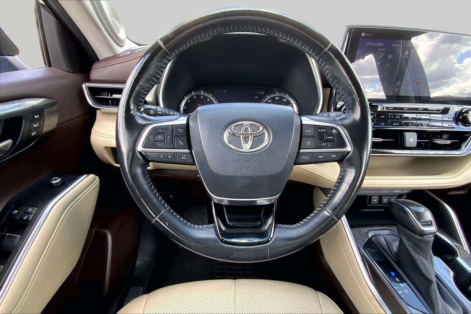 Used 2020 Toyota Highlander Limited FWD image 6