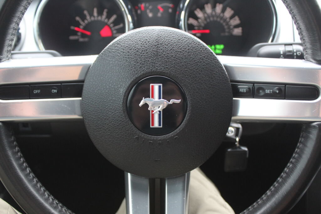 Used 2006 Ford Mustang GT RWD image 17