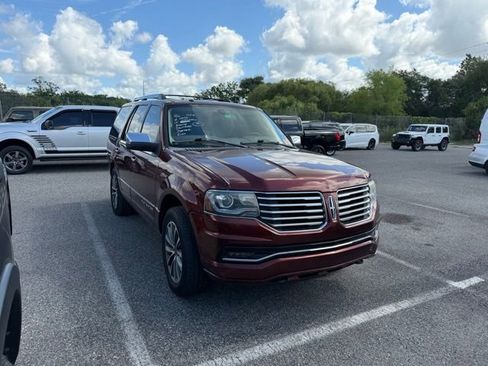 Used 2015 Lincoln Navigator 2WD image 2