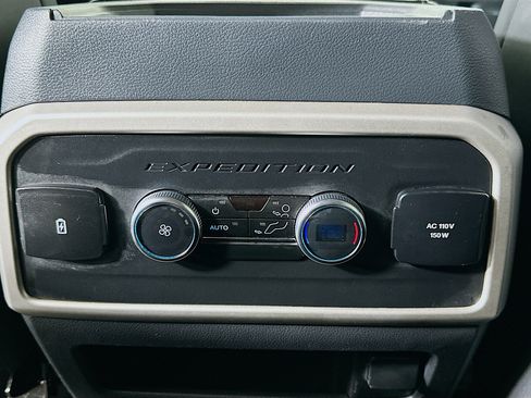 Used 2024 Ford Expedition XLT image 27